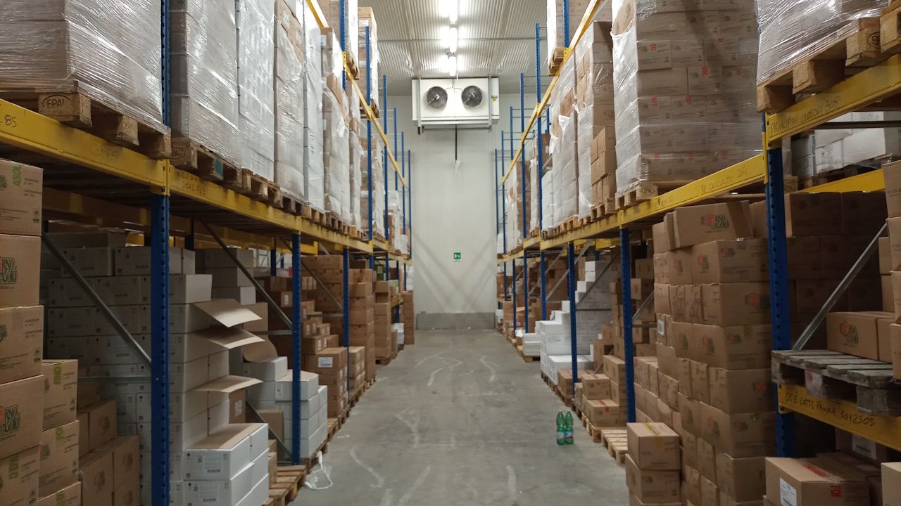 Piattaforma logistica refrigerata a temperatura controllata