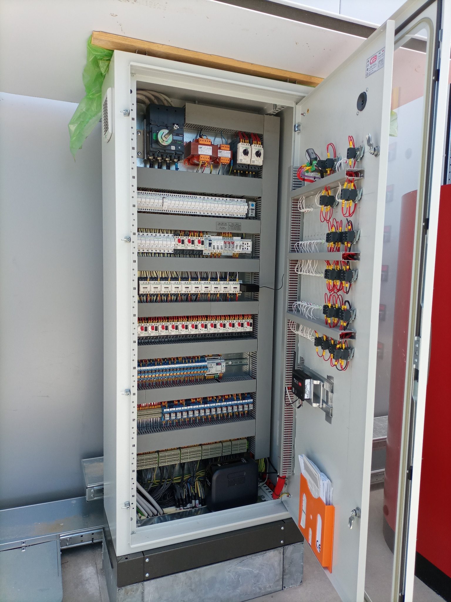 Cablaggio quadro elettrico per gestione impianto refrigerazione